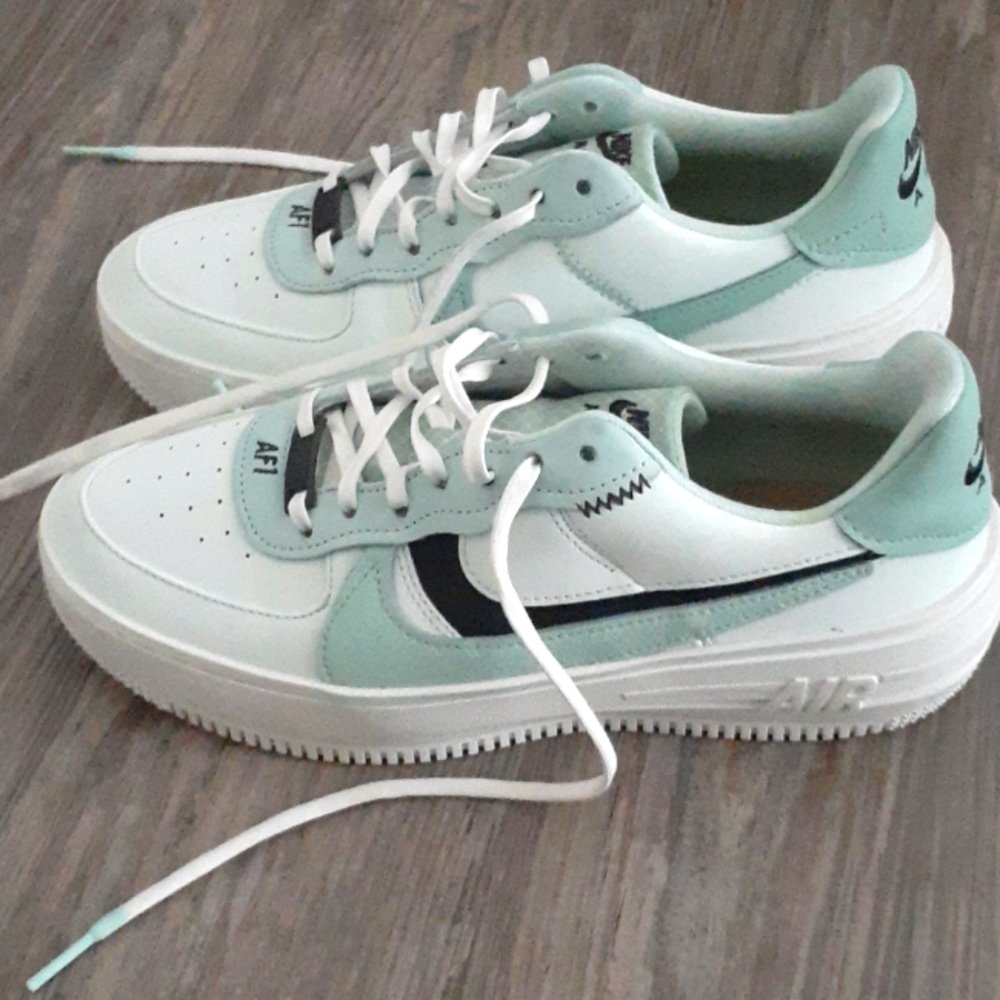 NIKE Air Force 1 Platform Sneakers